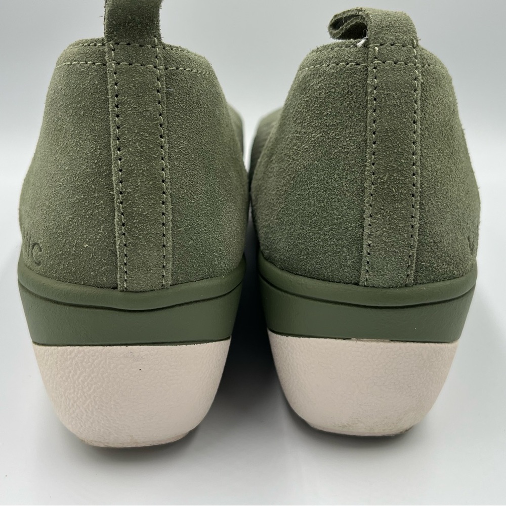 Vionic Army Green Wedge Size 9 - Picture 7 of 16